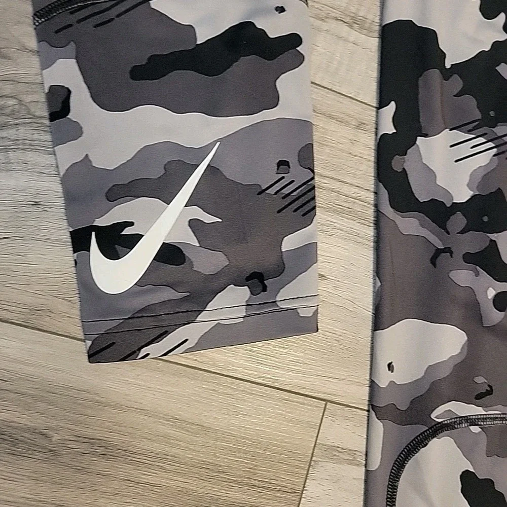 Nike Pro Compression Pants Boys XL Camouflage‎ 3/4 Gray Black Leggings